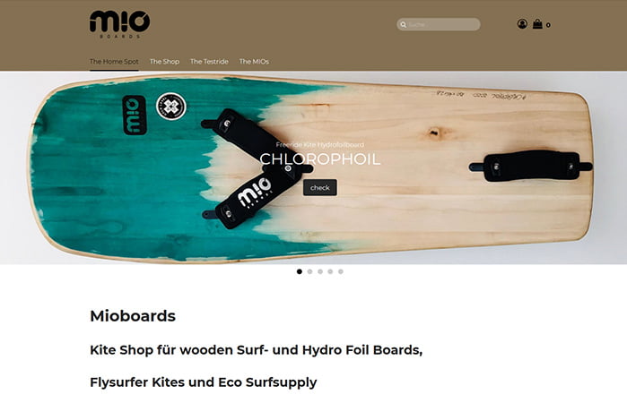 Website mit Holz-Kiteboard