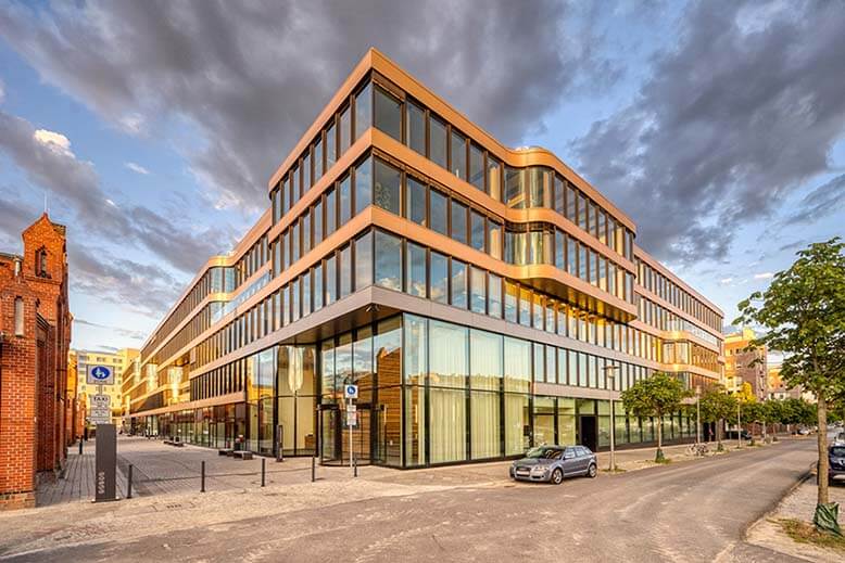 Die neue STRATO Firmenzentrale an der Landsberger Allee in Berlin.